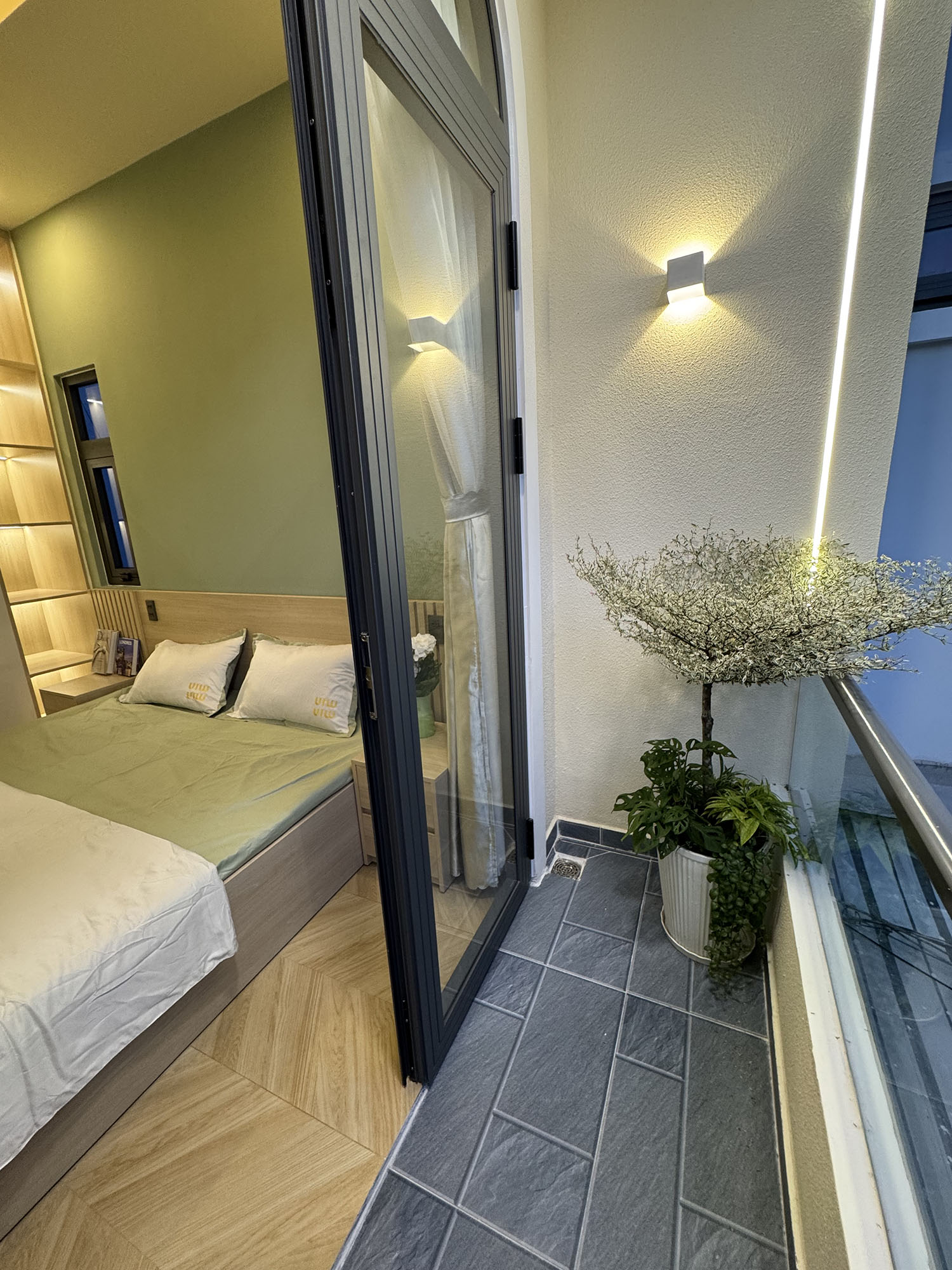 Tuyệt phẩm nhà phố 2 lầu (3,9m nở hậu 5,5m x 11m) full nội thất cao cấp khu VIP Thích Quảng Đức